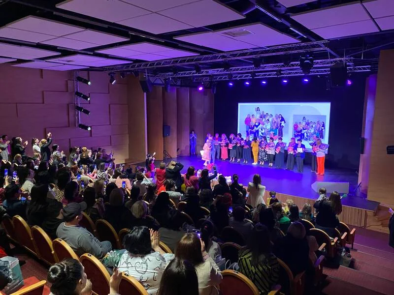 Audience watching the Oriflame Tbilisi stage program